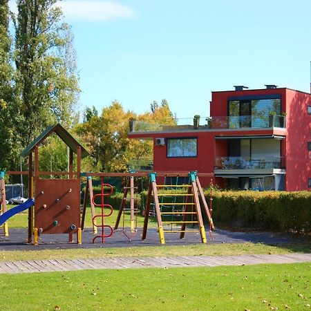 Prime Apartmans Balatonlelle Bagian luar foto